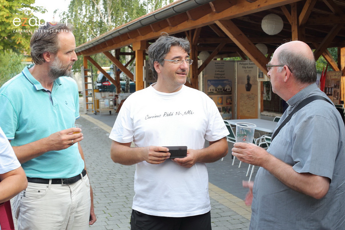 Bibinjci gradišćanskim Hrvatima darovali 1.82 metara visok kip sv. Roka Bibinjci gradišćanskim Hrvatima darovali 1.82 metara visok kip sv. Roka