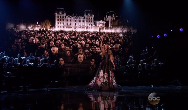 Celine Dion održala emotivan nastup u spomen na pariške žrtve, Foto: Youtube