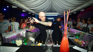 Odlična zabava u Noštromo i Vagabundo barovima na Viru