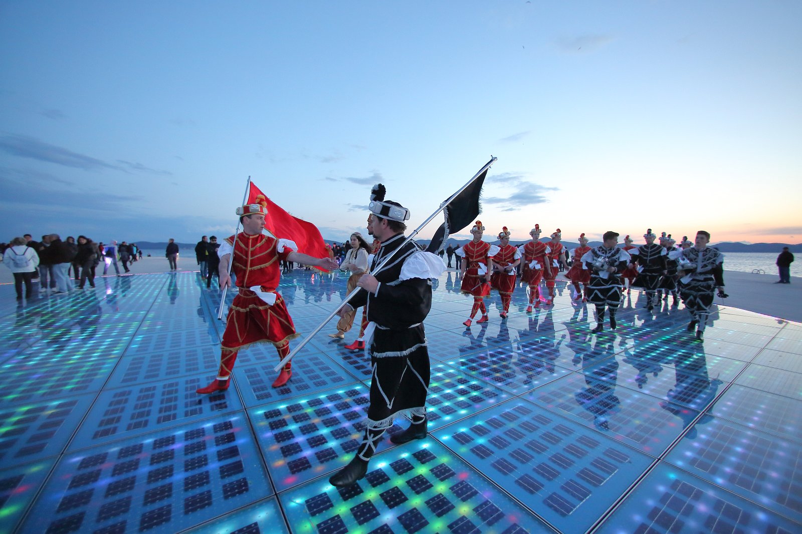 HGD Sv. Cecilija izvelo korčulanski viteški ples “Moreška” na Pozdravu suncu