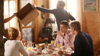 U seriji što će se uskoro početi emitirati igraju Milan Štrljić, Ecija Ojdanić, Marko Knešaurek (gledateljima poznat iz serije “Ruža vjetrova” ), mladi glumci Lujo Kunčević i Petra Kraljev te mnogi drugi