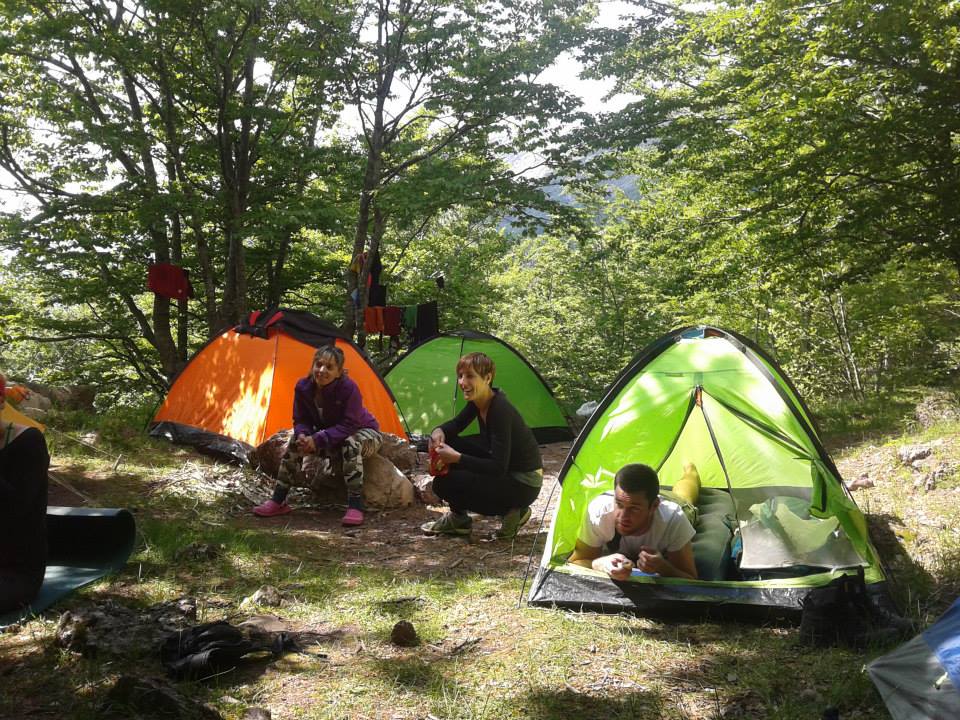 Obnova skloništa na Vlaškom gradu, foto: PD Paklenica Obnova skloništa na Vlaškom gradu, foto: PD Paklenica