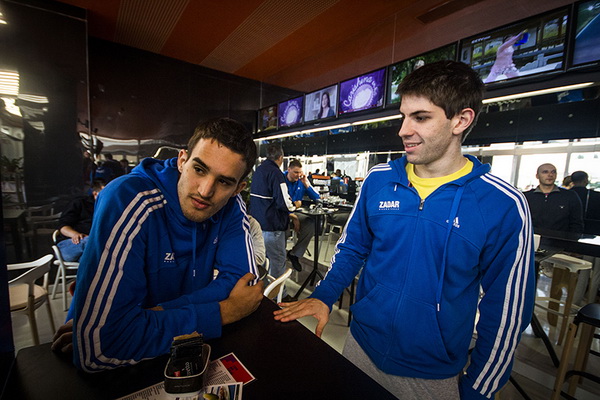 Druženje s košarkašima Zadra u Caffe baru Forum, Foto: Mia Čop Druženje s košarkašima Zadra u Caffe baru Forum, Foto: Mia Čop