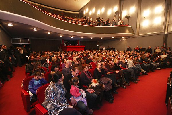 “Karnevalski vremeplov” plesne udruge “Gesta” (foto:Saša Čuka) “Karnevalski vremeplov” plesne udruge “Gesta” (foto:Saša Čuka)
