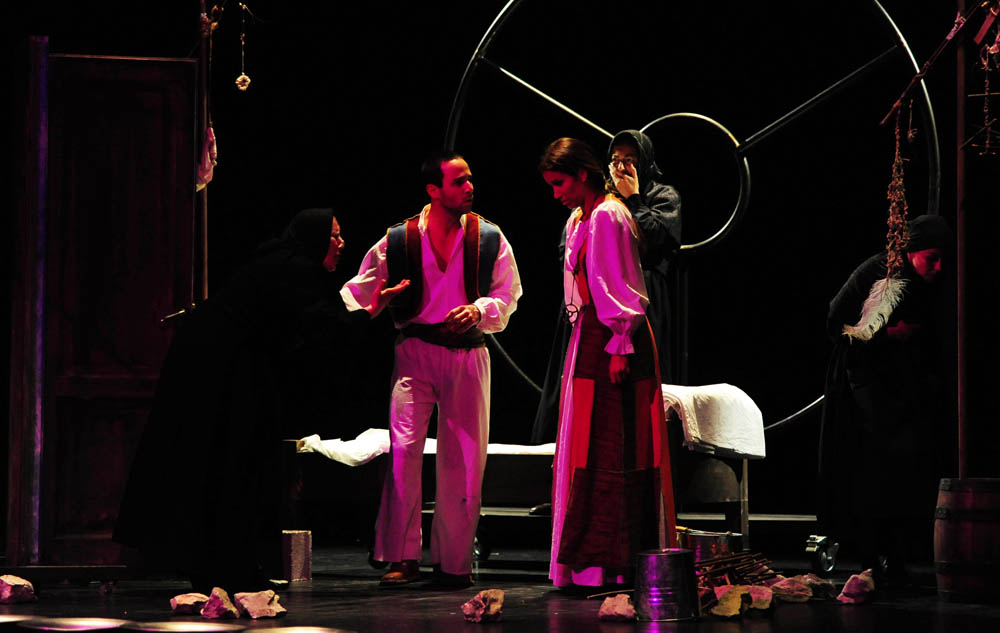 Zadar, 11.04.2013. snimio: Nenad Marčev
dramska pretplata
GRADSKO KAZALIŠTE MLADIH SPLIT
Redatelj: Ivan Leo Lemo
Krčma, alkar, duga
po motivima pripovjedaka Dinka Šimunovića
igraju: Ana Gruica, Belmondo Miliša, Slavko Sobin,
Ivo Perkušić, Zadar, 11.04.2013. snimio: Nenad Marčev
dramska pretplata
GRADSKO KAZALIŠTE MLADIH SPLIT
Redatelj: Ivan Leo Lemo
Krčma, alkar, duga
po motivima pripovjedaka Dinka Šimunovića
igraju: Ana Gruica, Belmondo Miliša, Slavko Sobin,
Ivo Perkušić,