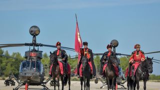 Svečanost povodom završetka obuke pilota na helikopterima OH-58D Kiowa Warrior Svečanost povodom završetka obuke pilota na helikopterima OH-58D Kiowa Warrior