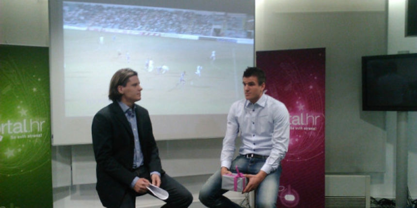 Ivan Santini prima nagradu za igrača godine, Foto: tportal.hr Ivan Santini prima nagradu za igrača godine, Foto: tportal.hr