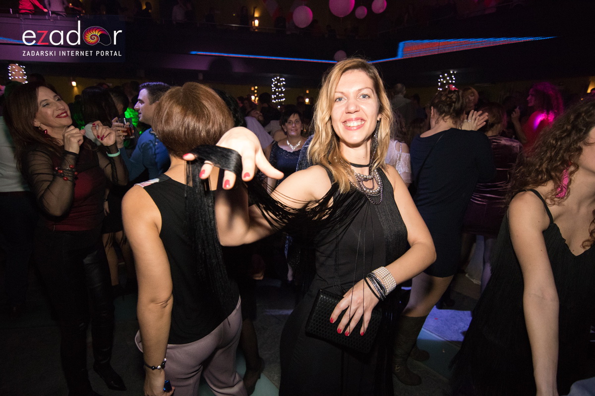 Ludnica u Saturnusu: Najbolji doček u svemiru i šire Ludnica u Saturnusu: Najbolji doček u svemiru i šire