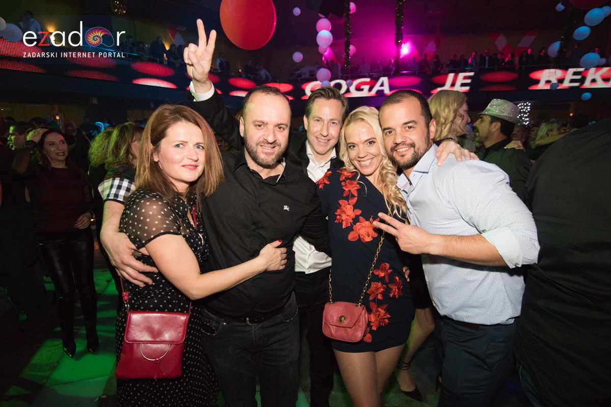 Ludnica u Saturnusu: Najbolji doček u svemiru i šire Ludnica u Saturnusu: Najbolji doček u svemiru i šire