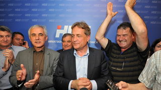 Zadar, 190513.
Lokalni izbori 2013.
Stozer HDZ-a.
HDZ slavi pobjedu na lokalnim izborima. Prema nesluzbenim rezultatima pobijedili su u utrci za zupanijsku skupstinu, gradsko vijece, stari novi zupan Stipe Zrilic je takodjer premocno pobijedio, a Bozidar Zadar, 190513.
Lokalni izbori 2013.
Stozer HDZ-a.
HDZ slavi pobjedu na lokalnim izborima. Prema nesluzbenim rezultatima pobijedili su u utrci za zupanijsku skupstinu, gradsko vijece, stari novi zupan Stipe Zrilic je takodjer premocno pobijedio, a Bozidar