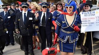 Karnevalska povorka krenula je s Branimirove obale prema Poluotoku. Photo: Dino Stanin/PIXSELL