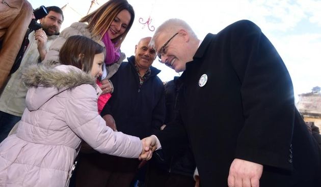 Ivo Josipović prošetao gradskim ulicama i družio se s građanima, foto: Dino Stanin/PIXSELL
