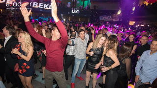 Ludnica u Saturnusu: Najbolji doček u svemiru i šire Ludnica u Saturnusu: Najbolji doček u svemiru i šire