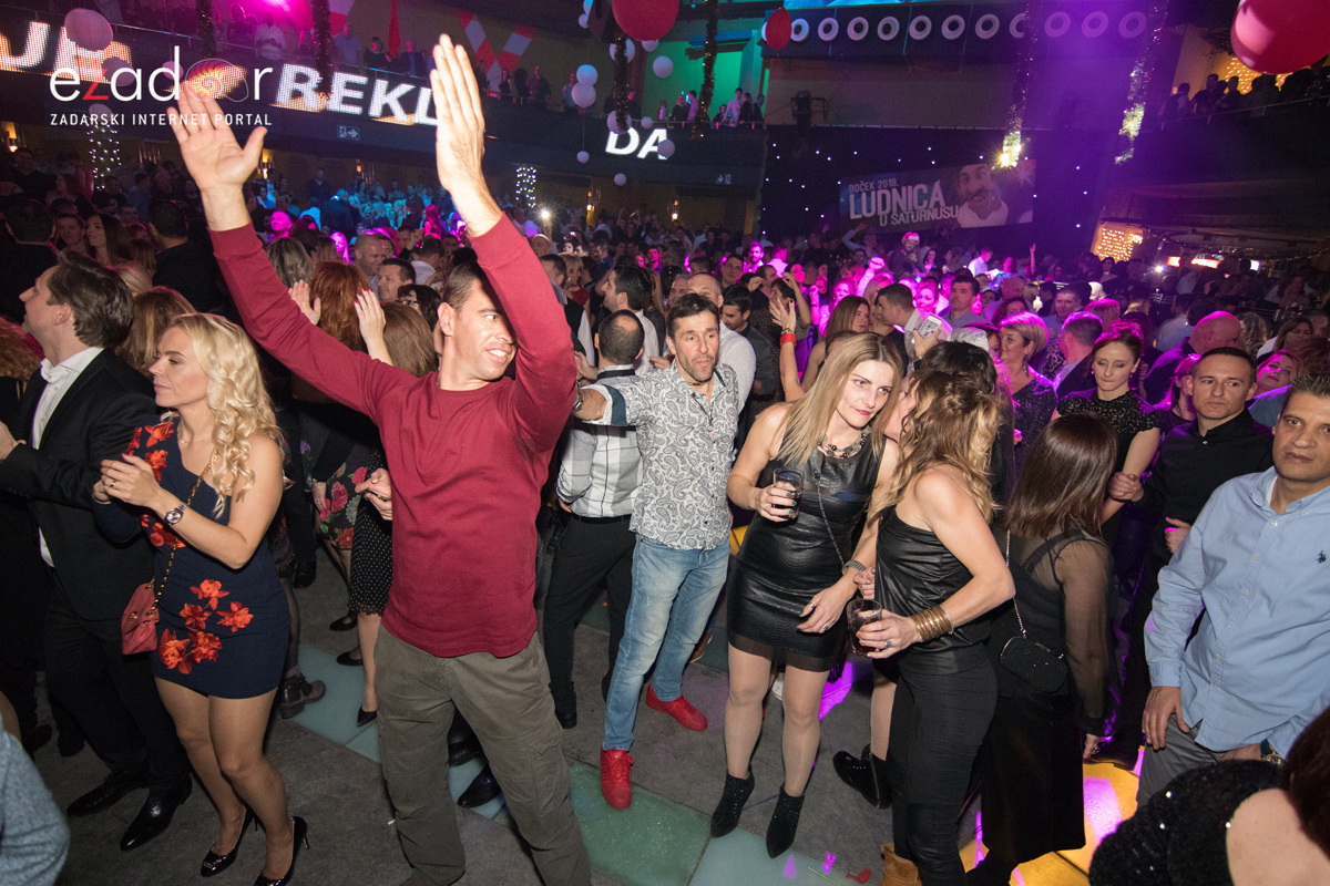 Ludnica u Saturnusu: Najbolji doček u svemiru i šire Ludnica u Saturnusu: Najbolji doček u svemiru i šire