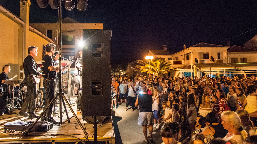 Tamburaški sastav Gazde u Povljani Tamburaški sastav Gazde u Povljani