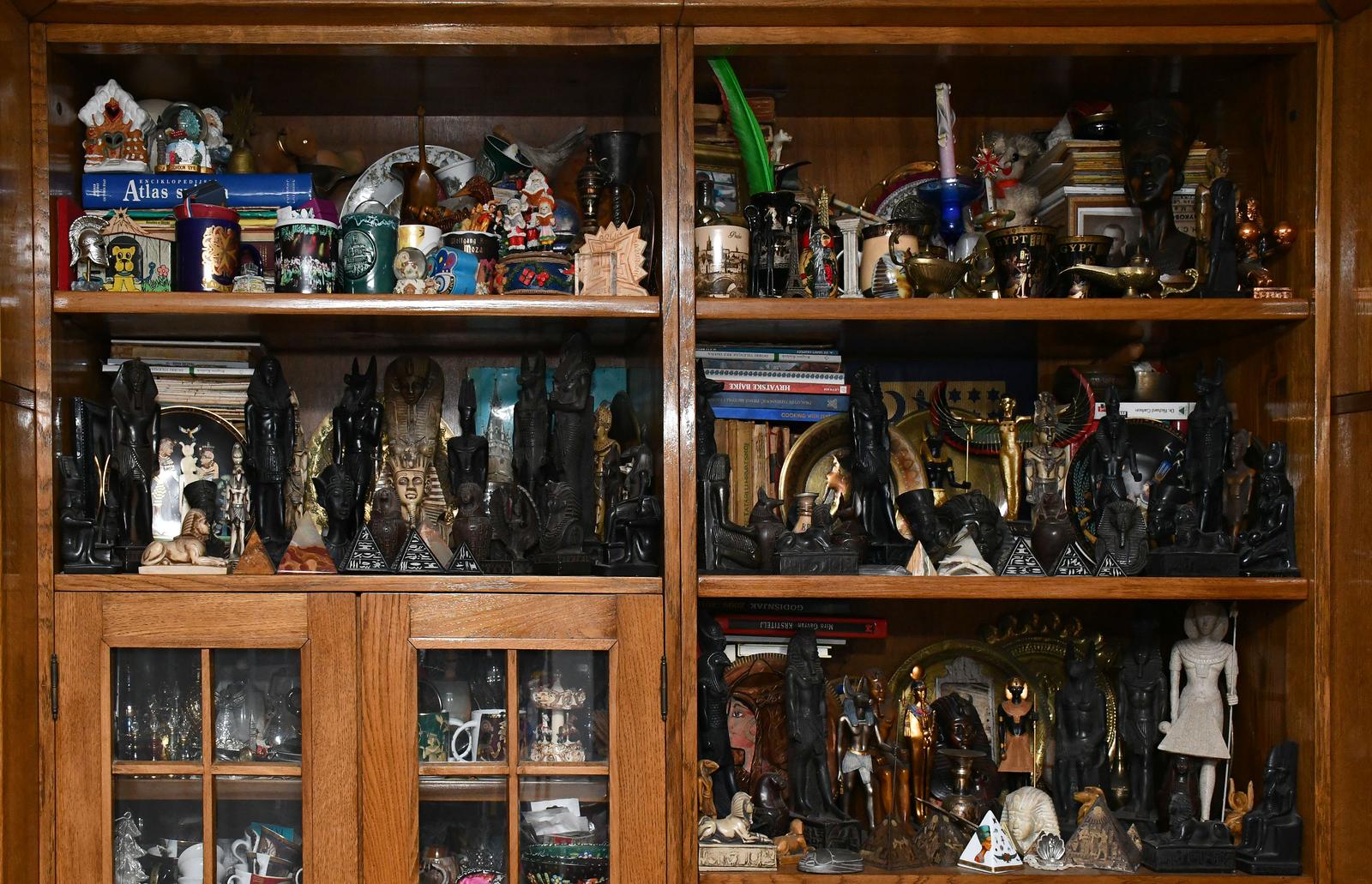 Brođanin Stanislav Hudi živi u kući koju je uredio u egipatskom stilu Brođanin Stanislav Hudi živi u kući koju je uredio u egipatskom stilu