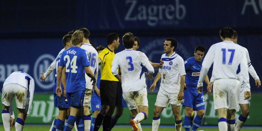 Zagreb, 130412.
Stadion u Maksimiru.
MAXtv 1.HNL, 26. kolo, seniori, susret osvajac prvenstva GNK Dinamo i NK Zadar .
Na slici: naguravanje.
Foto: Damir Krajac / CROPIX Zagreb, 130412.
Stadion u Maksimiru.
MAXtv 1.HNL, 26. kolo, seniori, susret osvajac prvenstva GNK Dinamo i NK Zadar .
Na slici: naguravanje.
Foto: Damir Krajac / CROPIX