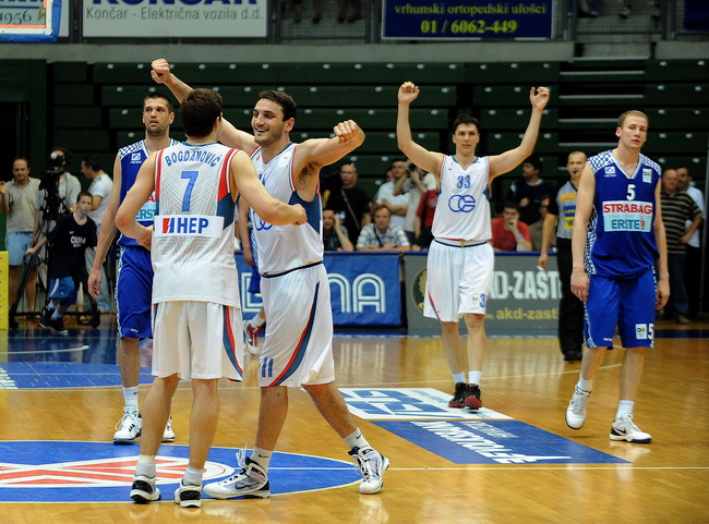 Zagreb, 100610.
Savska cesta 30, kosarkaski centar Drazen Petrovic, seniori, susret KK Cibona i KK Zadar, 5. odlucujuca utakmica za naslov prvaka Hrvatske.
Na slici: slavlje Cibone.
Foto: Damir Krajac / CROPIX Zagreb, 100610.
Savska cesta 30, kosarkaski centar Drazen Petrovic, seniori, susret KK Cibona i KK Zadar, 5. odlucujuca utakmica za naslov prvaka Hrvatske.
Na slici: slavlje Cibone.
Foto: Damir Krajac / CROPIX