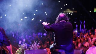 Mišo Kovač i prijatelji na Starom placu u Splitu Mišo Kovač i prijatelji na Starom placu u Splitu