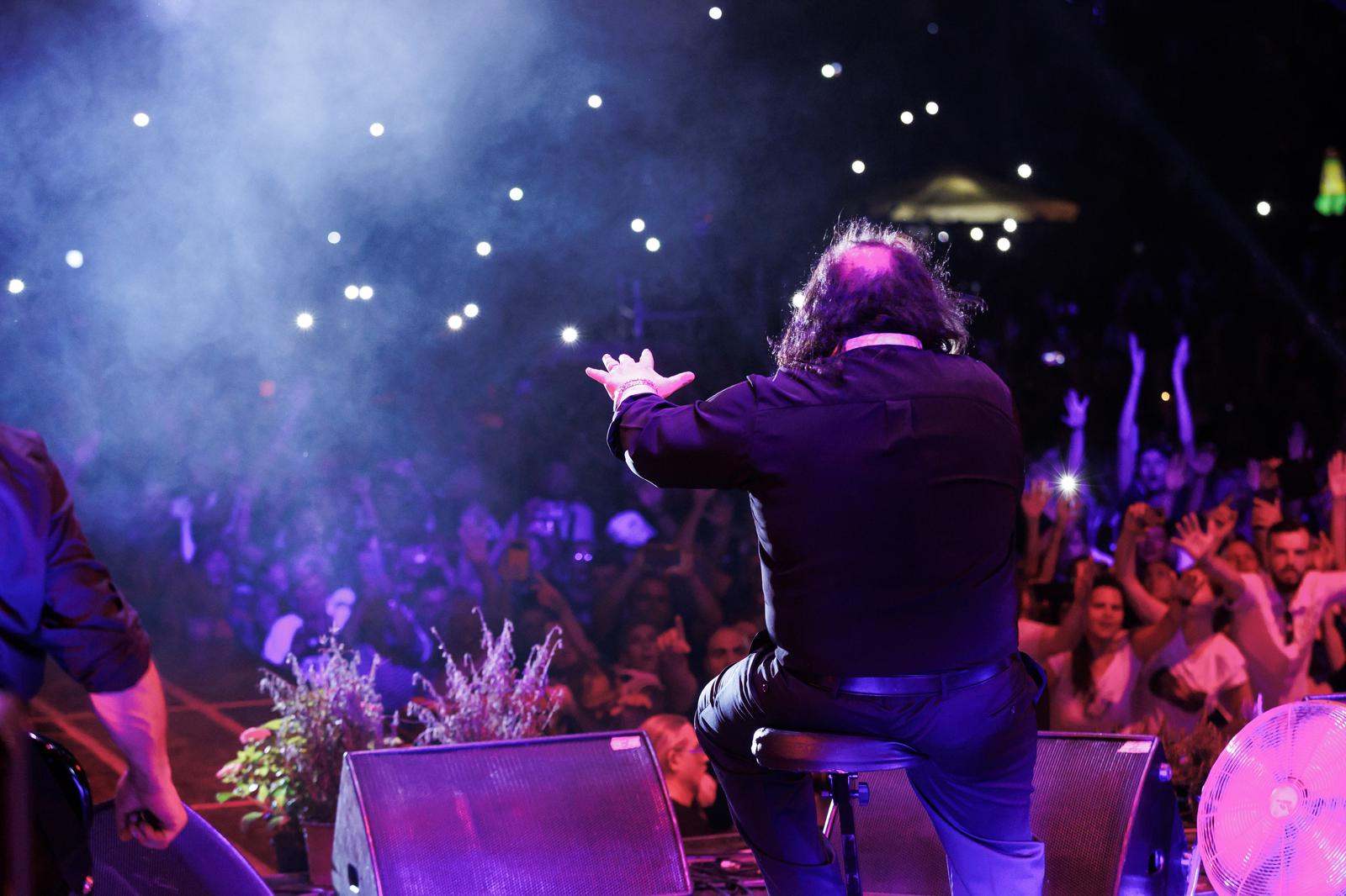 Mišo Kovač i prijatelji na Starom placu u Splitu Mišo Kovač i prijatelji na Starom placu u Splitu