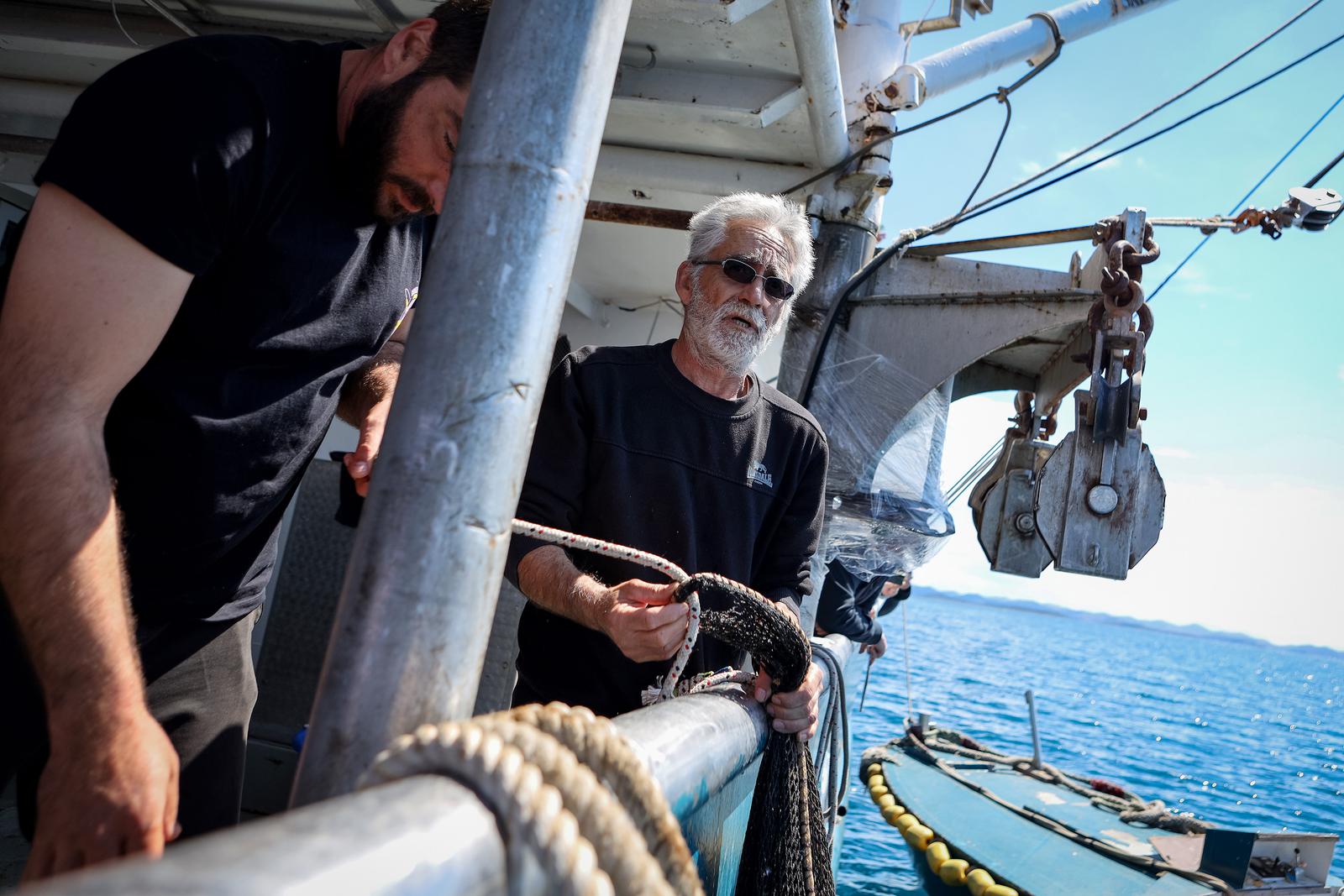 Ekološka manifestacija “Uz more, za more: zelena misija za održivu budućnost Hrvatske” održala se danas na plivarici Škoda koja je jutros u 11 sati isplovila iz zadarske luke Gaženica prema Ugljanu gdje će se provela akcija izvlačenja odbačenih ribarskih Ekološka manifestacija “Uz more, za more: zelena misija za održivu budućnost Hrvatske” održala se danas na plivarici Škoda koja je jutros u 11 sati isplovila iz zadarske luke Gaženica prema Ugljanu gdje će se provela akcija izvlačenja odbačenih ribarskih