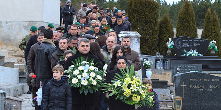 Obilježavanje 18. godišnjice smrti Damira Tomljanovića Gavrana, foto-Leo Banić Obilježavanje 18. godišnjice smrti Damira Tomljanovića Gavrana, foto-Leo Banić