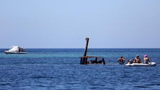 05.08.2013., Dugi Otok – Pored mjesta Veli rat na Dugom Otoku brod koji je prije vise godina nasukan, polako izgriza more, ali dok je jos uvijek tu prava je turisticka atrakcija gdje turisti rone i istrazuju njegovu potopljenu unutrasnjost. Photo: Filip 05.08.2013., Dugi Otok – Pored mjesta Veli rat na Dugom Otoku brod koji je prije vise godina nasukan, polako izgriza more, ali dok je jos uvijek tu prava je turisticka atrakcija gdje turisti rone i istrazuju njegovu potopljenu unutrasnjost. Photo: Filip