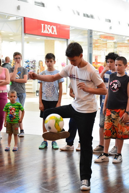 Supernova: Nogometno ludilo i izvlačenje dobitnika automobila Audi A1 Supernova: Nogometno ludilo i izvlačenje dobitnika automobila Audi A1