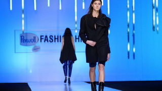 Zagreb, 150313.
Zagrebacki Velesajam.
Odrzana je treca vecer revije Perwoll Fashion.hr na kojoj su svoje kreacije predstavili Martina Felja, Morana Krklec, Young at Squat, Marina Design i Envy Room.
Na fotografiji: kreacije Young at Squat.
Foto: Marko T Zagreb, 150313.
Zagrebacki Velesajam.
Odrzana je treca vecer revije Perwoll Fashion.hr na kojoj su svoje kreacije predstavili Martina Felja, Morana Krklec, Young at Squat, Marina Design i Envy Room.
Na fotografiji: kreacije Young at Squat.
Foto: Marko T