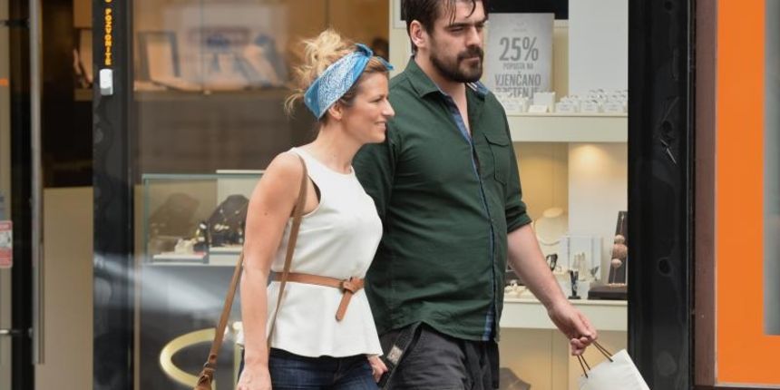 Antonija Blace sa zarucnikom Hrvojem Brlecicem kupila vjencani prsten u zlatarni Prahir. Photo: Marko Lukunic/PIXSELL