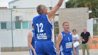 U povodu blagdana Kraljice Mira u Stanovima odigrana utakimica između veterana KK Zadar i Stanova, Foto: Iva Perinčić U povodu blagdana Kraljice Mira u Stanovima odigrana utakimica između veterana KK Zadar i Stanova, Foto: Iva Perinčić
