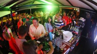 Opis  02.08.2014., Zadar – Playboy party turneja nastavila se i u Zadru u klubu Mango gdje su atraktivne plesacice uljepsale vecer mnogih gostiju. Photo: Filip Brala/PIXSELL Autor  Filip Brala/PIXSELL Ključne riječi  party, stranka, playboy, Mango, ljeto