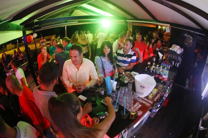 Opis  02.08.2014., Zadar – Playboy party turneja nastavila se i u Zadru u klubu Mango gdje su atraktivne plesacice uljepsale vecer mnogih gostiju. Photo: Filip Brala/PIXSELL Autor  Filip Brala/PIXSELL Ključne riječi  party, stranka, playboy, Mango, ljeto