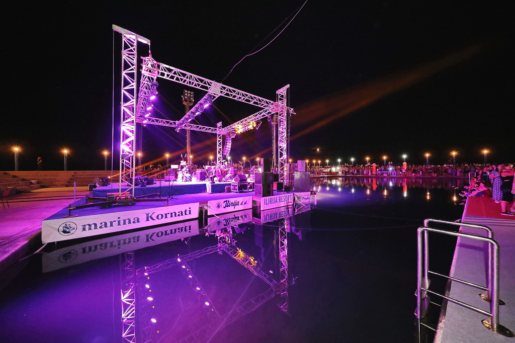 Čudesna Doris Dragović oduševila u Biogradu na Moru Čudesna Doris Dragović oduševila u Biogradu na Moru