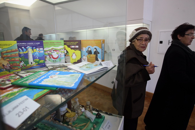 Zadar, 180313. 
U Muzeju antickog stakla organizirana je izlozba suvenira Zadarske zupanije 2013, u sklopu 3. Festivala suvenira Zadarske zupanije kojeg organizira Udruga inovatora Zadarske zupanije.
Izlozba je natjecajnog karaktera. 
Na fotografiji: deta