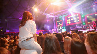 Karlovačko live 2012: Tony Cetinski na Višnjiku (foto:Saša Čuka) Karlovačko live 2012: Tony Cetinski na Višnjiku (foto:Saša Čuka)