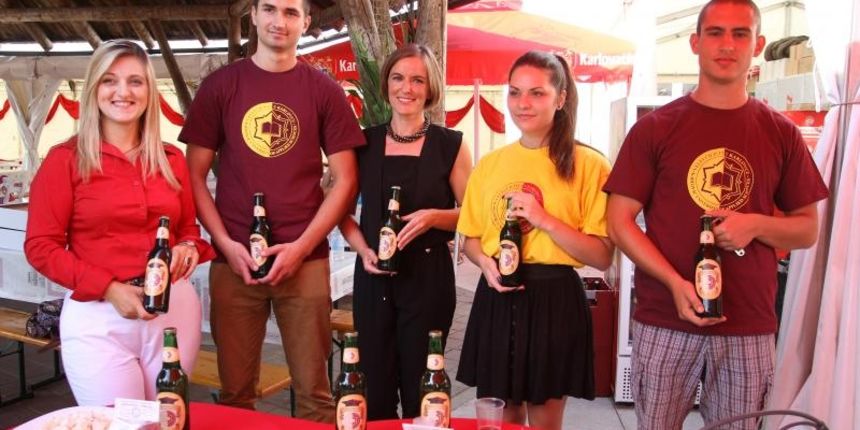 22.08.2015 Karlovac – U sklopu 29. karlovackih dana piva prezentirano Veleucilisno pivo koje proizvode studenti Veleucilista Karlovac. Prezentaciji je prisustvovala i direktorica Heineken Hrvatska Branka Slaveska. Photo: Kristina Stedul Fabac/PIXSELL 22.08.2015 Karlovac – U sklopu 29. karlovackih dana piva prezentirano Veleucilisno pivo koje proizvode studenti Veleucilista Karlovac. Prezentaciji je prisustvovala i direktorica Heineken Hrvatska Branka Slaveska. Photo: Kristina Stedul Fabac/PIXSELL