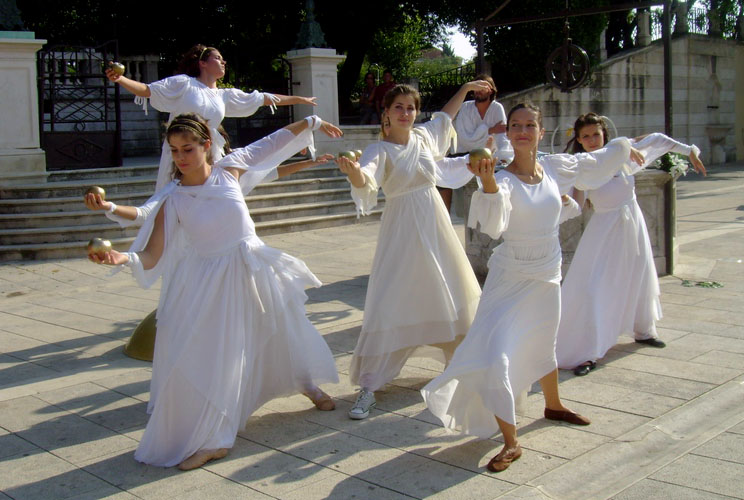 Trg Pet bunara: Glagoljaška renesansa