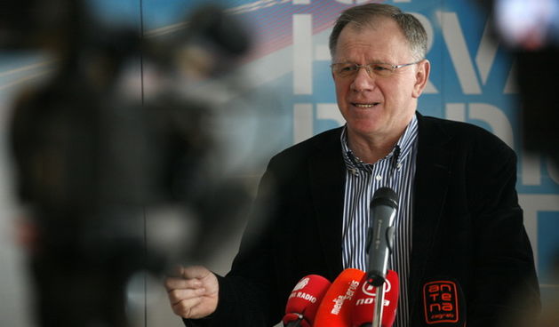 Zagreb,150210.
Press konferencija u multimedijskom centru na Aveniji Veceslava Holjevca povodom 15. Hrvatskog radijskog festivala. Direktor festivala juraj Hrvacic.
Foto: Ranko Suvar / CROPIX