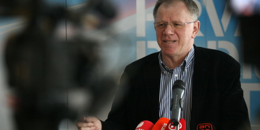 Zagreb,150210.
Press konferencija u multimedijskom centru na Aveniji Veceslava Holjevca povodom 15. Hrvatskog radijskog festivala. Direktor festivala juraj Hrvacic.
Foto: Ranko Suvar / CROPIX Zagreb,150210.
Press konferencija u multimedijskom centru na Aveniji Veceslava Holjevca povodom 15. Hrvatskog radijskog festivala. Direktor festivala juraj Hrvacic.
Foto: Ranko Suvar / CROPIX