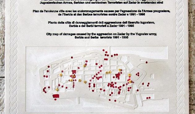 Spomen placa poginulima u adresiji na Zadar 1991-1995