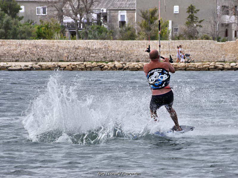 Kite surferi guštaju u Ninu