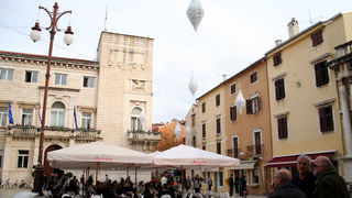 Započelo blagdansko ukrašavanje Poluotoka Započelo blagdansko ukrašavanje Poluotoka