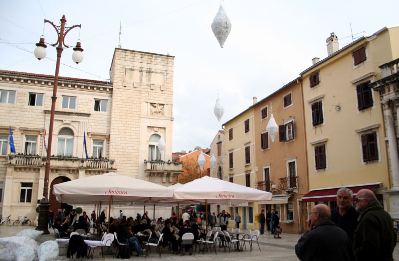 Započelo blagdansko ukrašavanje Poluotoka Započelo blagdansko ukrašavanje Poluotoka