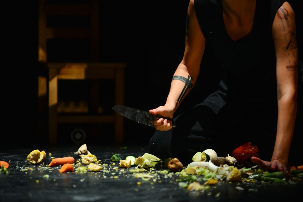 “Ana i Ona” naziv je predstave čijom je premijerom sinoć u zadarskom Kazalištu lutaka započela umjetnička revija pod nazivom “Nosi se Teatro Verrdi”.