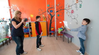 Zadar, 290312.
Danas se u kulturnoj udruzi / centru ” Planet BB ” odrzala audicija za ulogu u popularnoj TV seriji “Larin izbor”. Sudjelovali su djecaci u dobi 6 – 10 godina.
Na fotografiji: djecaci na audiciji.
Foto: Luka Gerlanc / CROPIX Zadar, 290312.
Danas se u kulturnoj udruzi / centru ” Planet BB ” odrzala audicija za ulogu u popularnoj TV seriji “Larin izbor”. Sudjelovali su djecaci u dobi 6 – 10 godina.
Na fotografiji: djecaci na audiciji.
Foto: Luka Gerlanc / CROPIX