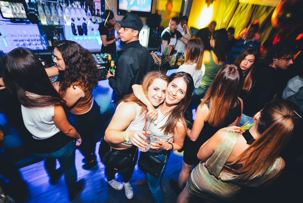 Votka party u Svarog Baru, Foto: Iva Perinčić Votka party u Svarog Baru, Foto: Iva Perinčić