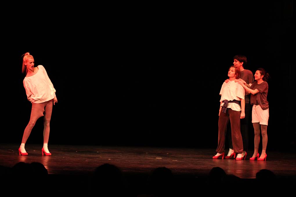 Kazalište KNAP i Umjetnička organizacija Kravice, predstava “Glumice&to”; foto Iva Perinčić Kazalište KNAP i Umjetnička organizacija Kravice, predstava “Glumice&to”; foto Iva Perinčić