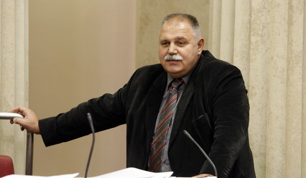 Zagreb, 101212.
Sabor.
Hrvatski sabor nastavio sjednicu raspravom o Strategiji razvoja pravosudja do 2013. do 2018. godine.
Na fotografiji: Ivan Suker.
Foto: Davor Pongracic / CROPIX