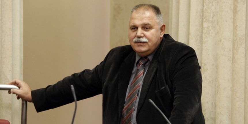 Zagreb, 101212.
Sabor.
Hrvatski sabor nastavio sjednicu raspravom o Strategiji razvoja pravosudja do 2013. do 2018. godine.
Na fotografiji: Ivan Suker.
Foto: Davor Pongracic / CROPIX